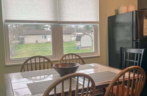 Logan Cottage | 'Blue Heron Cottage' w/Game Room, Deck & Hot Tub