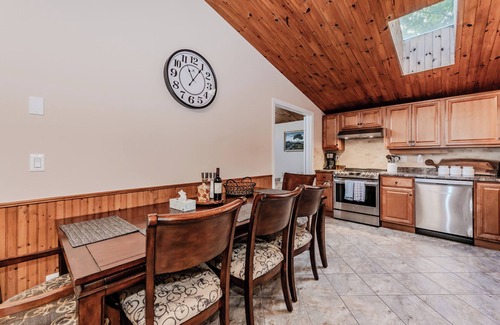 Lion's Head Cottage | Blue Horizon: Sauna Retreat near Bay!