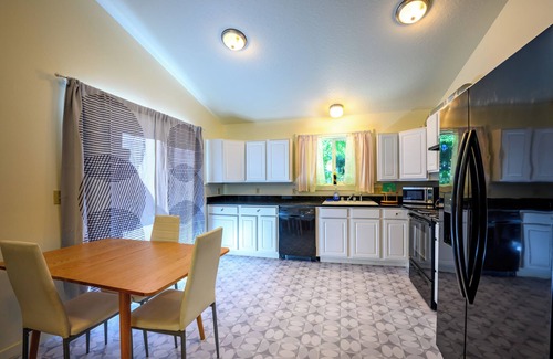 Central Oregon House | Blue House: country living close to everything
