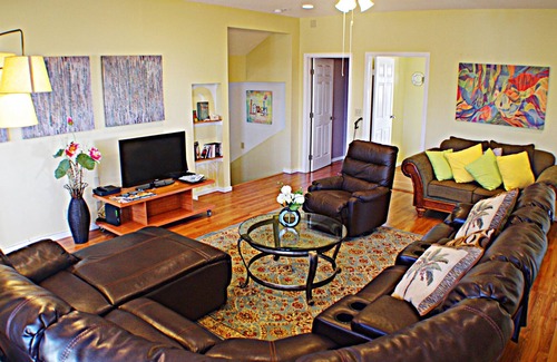 Kaimuki Apartment | Blue house (Main floor) 5 bedrooms 2.5 baths