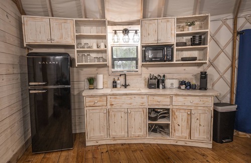 Bandera Cabin | Blue Jay Yurt/Cold A/C!/Medina River/Hot Tub/Close to Town/River Yurt Village