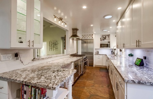 Middletown House | BLUE LAGOON➕ BONUS APT ♦ GAMES ♦ POOL ♦ VIEWS ♦ LUXURY - THIS PLACE IS NUTS!