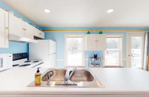 Boothbay Harbor House | Blue Lagoon Escape A&B