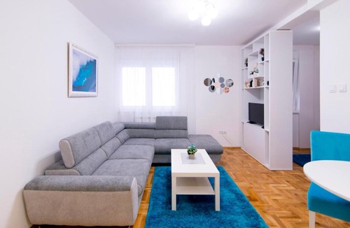 Grbavica Apartment | Blue Lagoon + Free secure parking