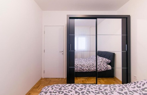 Grbavica Apartment | Blue Lagoon + Free secure parking