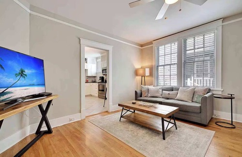 Cannonborough Elliotborough Apartment | Blue Magnolia | Porch-Side Living Steps from King