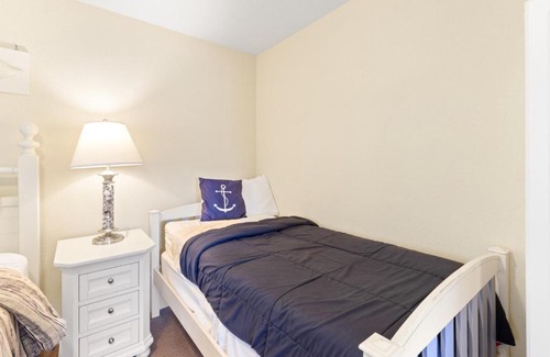 Lincoln City House | Blue Marlin, Arcade, Hot Tub, Sleeps 10