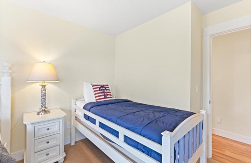 Lincoln City House | Blue Marlin, Arcade, Hot Tub, Sleeps 10