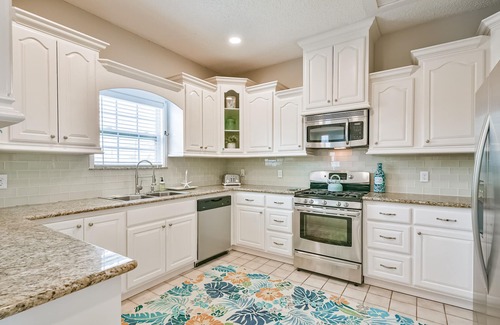San Jacinto House | Blue Mermaid! Beautiful home 4 blocks from the beach!