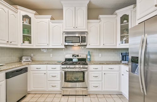 San Jacinto House | Blue Mermaid! Beautiful home 4 blocks from the beach!