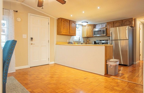 Walland House | Blue Mist Cottage – Pet Friendly 2BR w/Hot Tub | Near Blackberry Farm