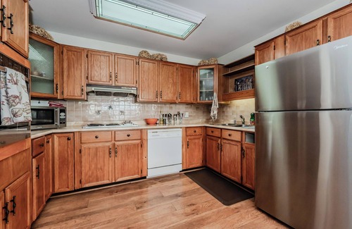 Wiarton Cabin | Blue Moon Waterfront Cottage w/Hot Tub