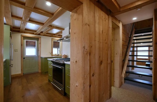 Craigleith Cottage | Blue Mountain 3 bedroom home - Minutes from the beach and Village!