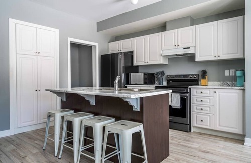 The Blue Mountains House | Blue Mountain Village Townhome 3 Bedroom w Shuttle