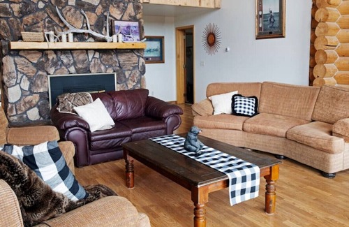 Newcastle House | Blue Mountain Ranch | 7 Bedrooms | Sleeps 20