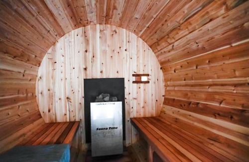 Meaford Ski Chalet | Blue Mountain ★ Ski ★ Sauna ★ Fire Pit ★ Hot tub