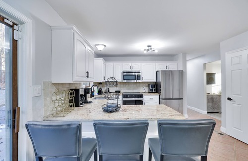 East Stroudsburg House | Blue Mountain Estate: Dual Homes Getaway