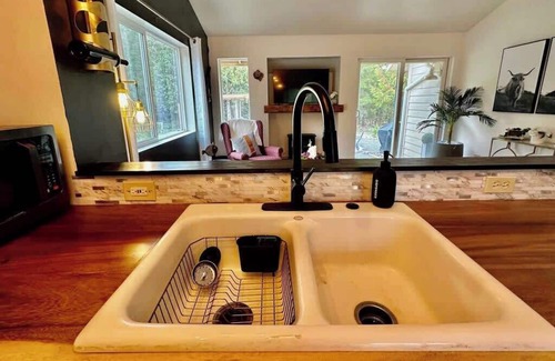 Port Angeles House | Blue Mtn Bungalow Cabin Escape in the Woods