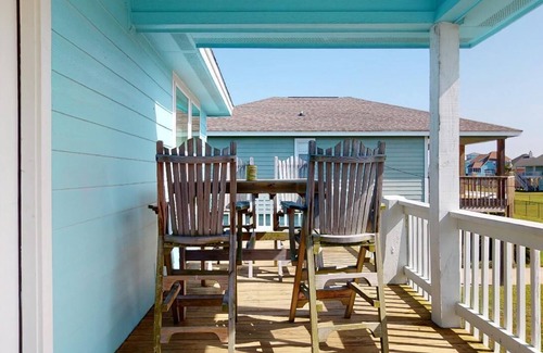 Crystal Beach House | Blue Oyster: 2 BR, 1 BA House in Crystal Beach, Sleeps 6