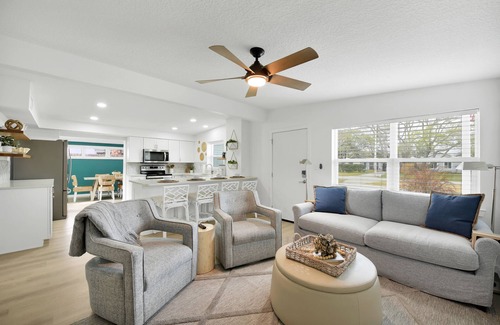 Jacksonville Beach House | Blue Palm Retreat: Heated Pool, Private Backyard, Walk or take Bikes to Beach