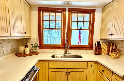 Beulah Cottage | Blue Ridge Cottage- Charming 3-bedroom 2-bath on Crystal Lake