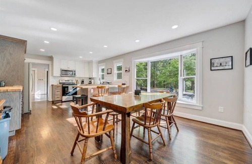 Roanoke House | Blue Ridge Farm: Reunions, Retreats, Weddings