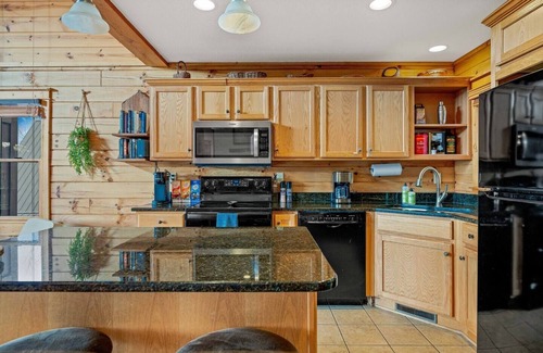 Wolf Laurel Cabin | Blue Ridge Mountain Cabin with Stunning Views