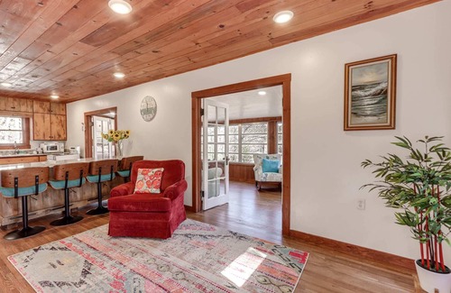 Blue Ridge Cabin | Blue River Charming cabin access to river, Blue Ridge.