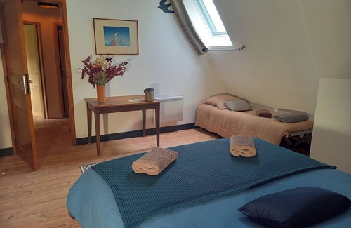 Angiens Bed & Breakfast | Blue room for 4 people at "Maison Silleron". Breakfast included. 5*