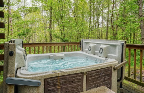 Logan Cabin | Blue Rose Cabins - Cozy Cabin
