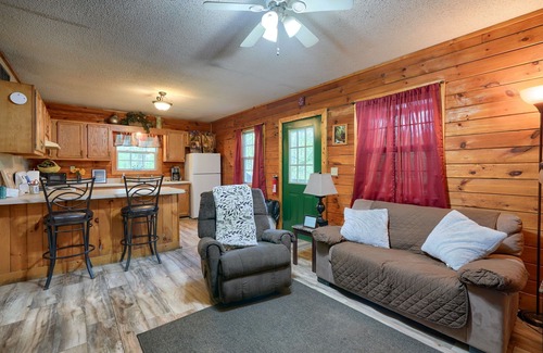 Logan Cabin | Blue Rose Cabins - Rosebud Cabin
