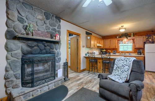Logan Cabin | Blue Rose Cabins - Rosebud Cabin