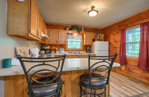 Logan Cabin | Blue Rose Cabins - Rosebud Cabin