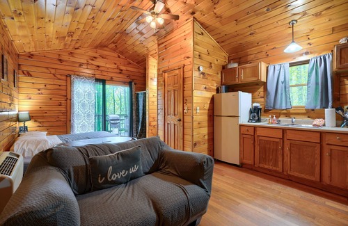 Logan Cabin | Blue Rose Cabins - Wildwood Cabin