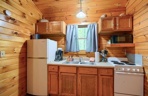 Logan Cabin | Blue Rose Cabins - Wildwood Cabin