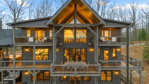 Blue Ridge House | Blue Run Cabin - Luxury Retreat Blue Ridge Heights - Hot Tub, Movie Theater, Game Room, Fire Pit, Mountain Views - Blue Ridge, G