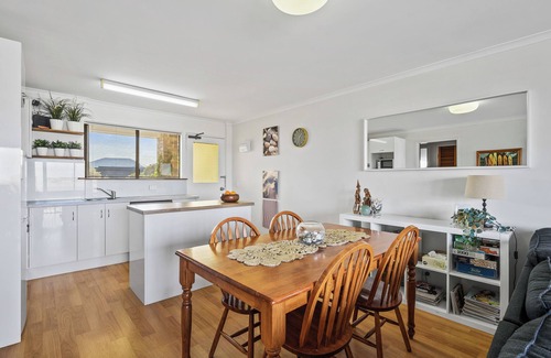 Victor Harbor Apartment | Blue Seas on the Esplanade