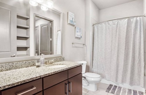 Ansley Park Condo | Blue & Silver Stylish Retreat