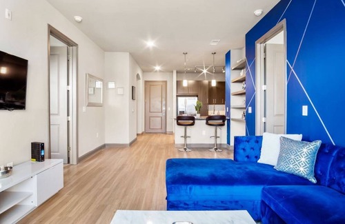 Ansley Park Condo | Blue & Silver Stylish Retreat