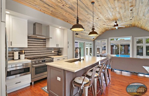 Lake Geneva House | Blue Sky Oasis | Saltwater Pool | Cabana Lounge | Hot Tub