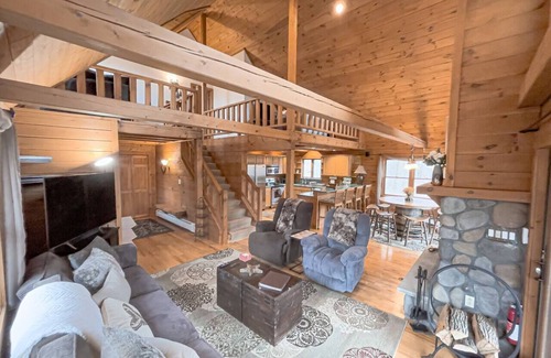 Windham Ski Chalet | Blue Spruce Chalet — Hot Tub, Pet Friendly