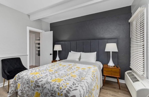 Douglas Hotel | Blue Star Motel #9 - Studio Hotel, Sleeps 2