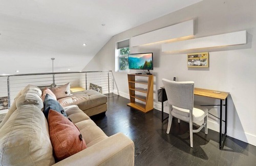 Davie House | Blue Stone Lake home by PMI