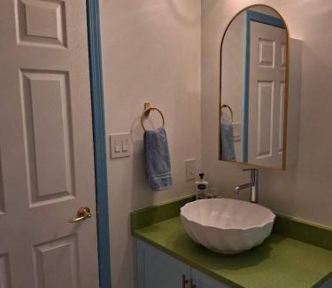 Sechelt House | Blue Villa by the Sea