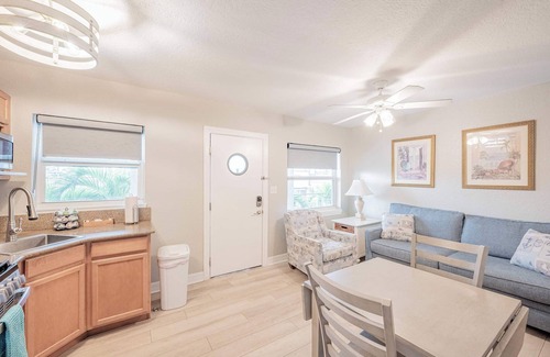Clearwater Beach Hotel | Blue Wave Suites: Make Waves in Clearwater Beach