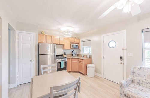 Clearwater Beach Hotel | Blue Wave Suites: Make Waves in Clearwater Beach
