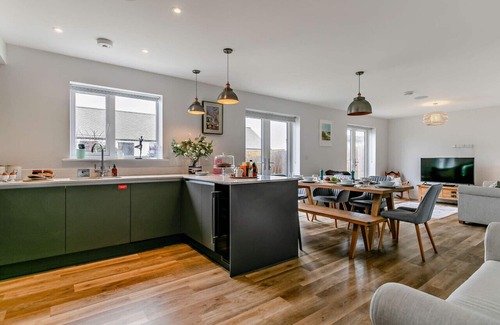 Crantock House | Bluebell House - Four Bedroom House, Sleeps 8