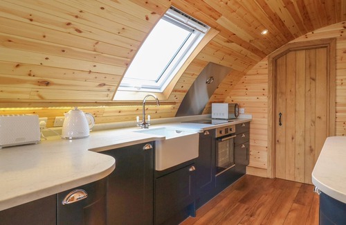 St Harmon Cabin | BLUEBELL, pet friendly, character holiday cottage in Rhayader