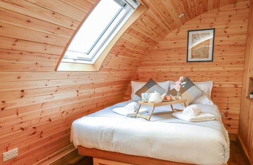 St Harmon Cabin | BLUEBELL, pet friendly, character holiday cottage in Rhayader