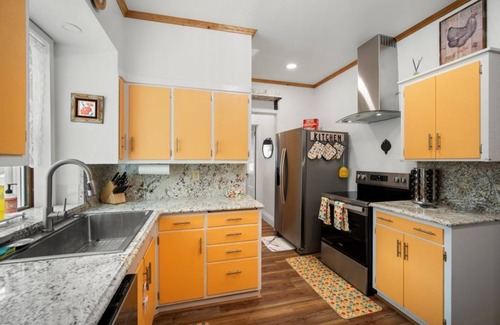Belle Fourche House | Bluebelle SD Historic Vacation Home - Sleeps 10 - Perfect for Family & Friends